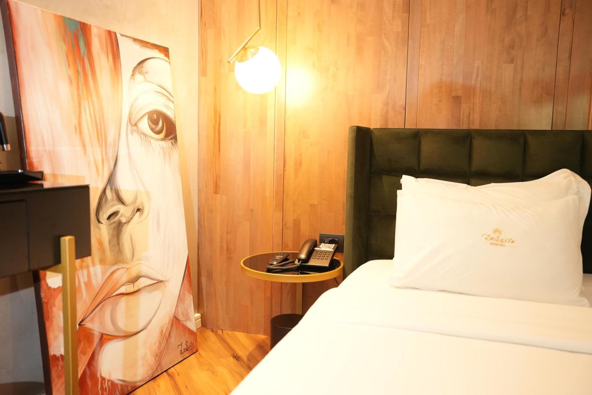 La Suite Boutique Hotel Tirana Exteriör bild