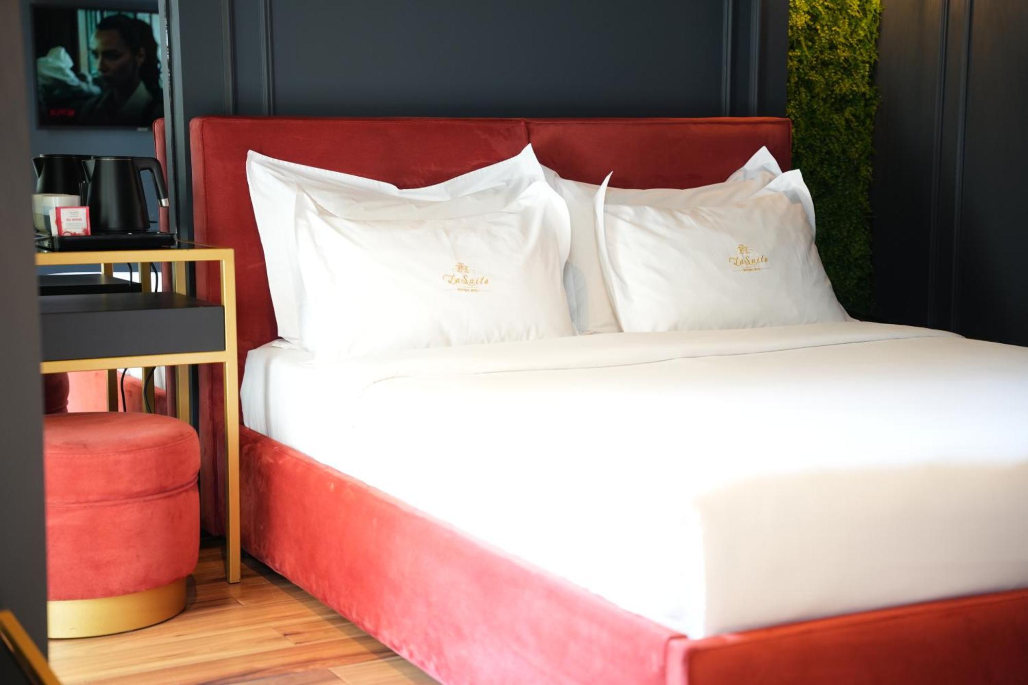 La Suite Boutique Hotel Tirana Exteriör bild