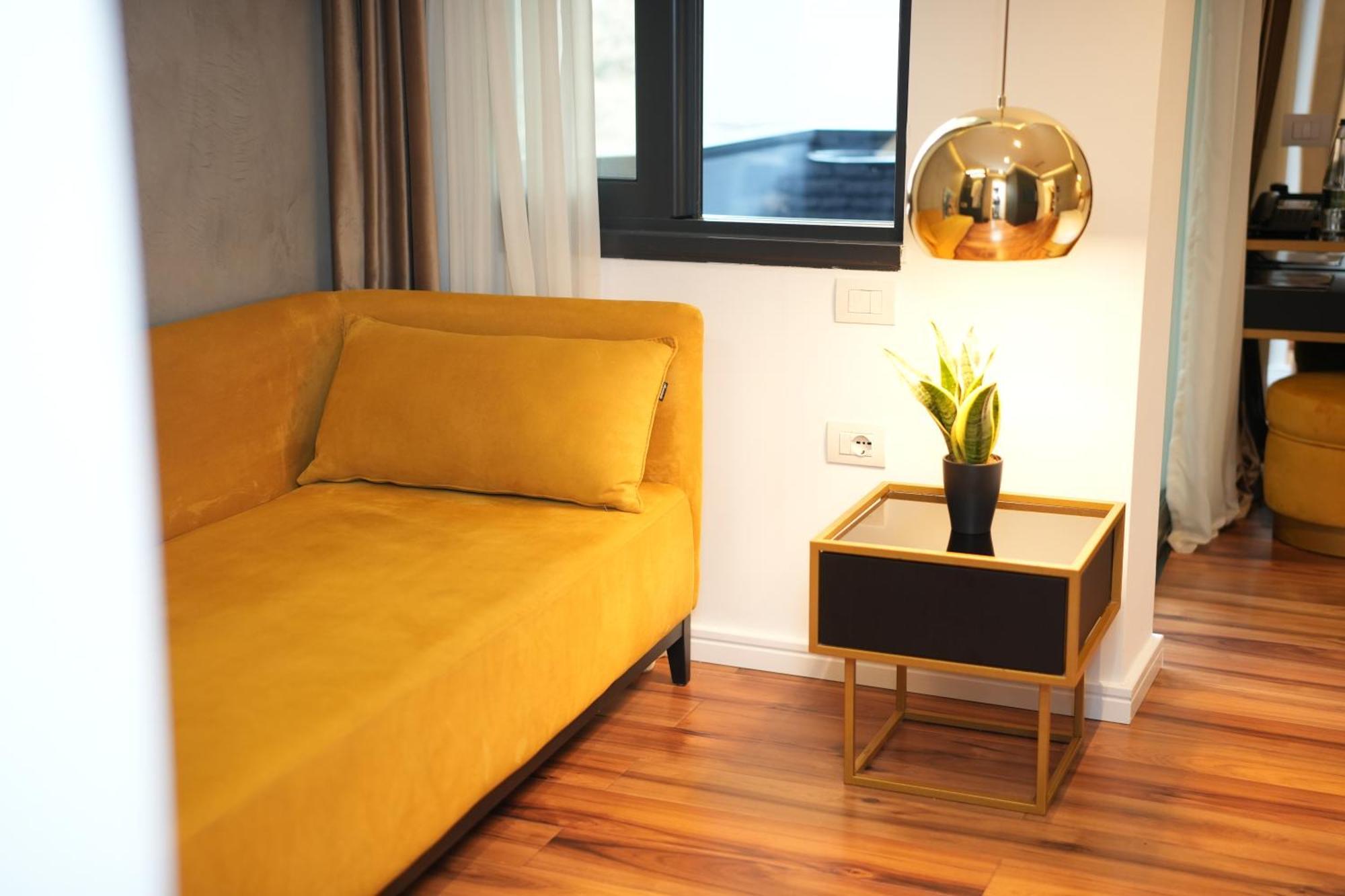 La Suite Boutique Hotel Tirana Exteriör bild